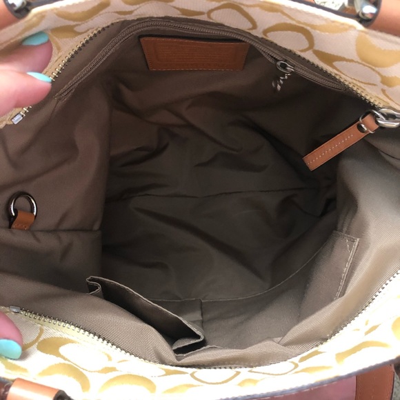 🌟 AUTHENTIC COACH PURSE 🌟 - Picture 7 of 9